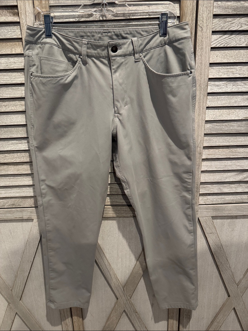 Lululemon Men's Stretch relaxed fit Pants in Light Gray size 31